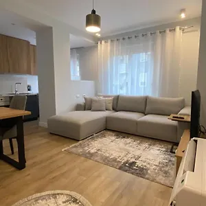 Apartment Centrally Located Glamorous Bright Near Bazaar, Tirana