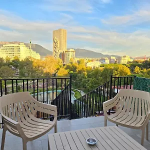 Apartment Center Penthouse Oasis, Tirana